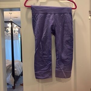 Lululemon purple/blue three-quarter length leggings, thick material